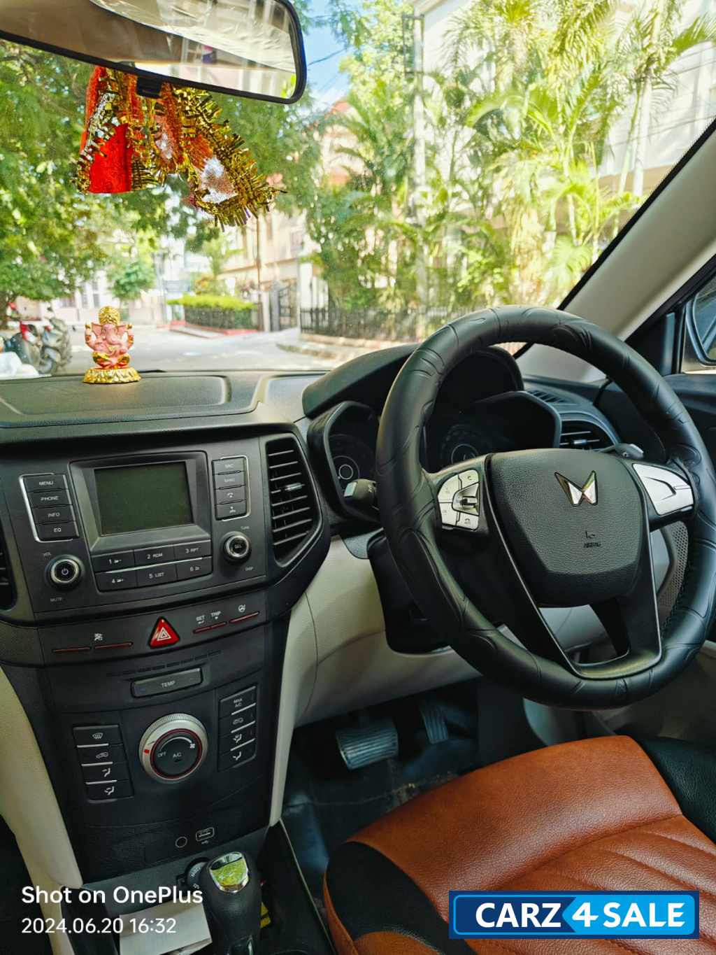 Aquamarine Mahindra XUV300 W6 AMT PETROL