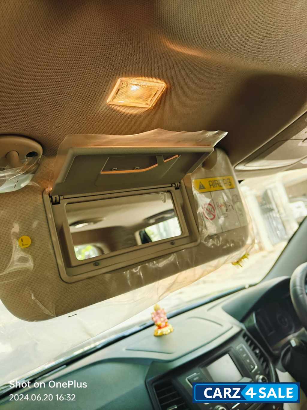 Aquamarine Mahindra XUV300 W6 AMT PETROL