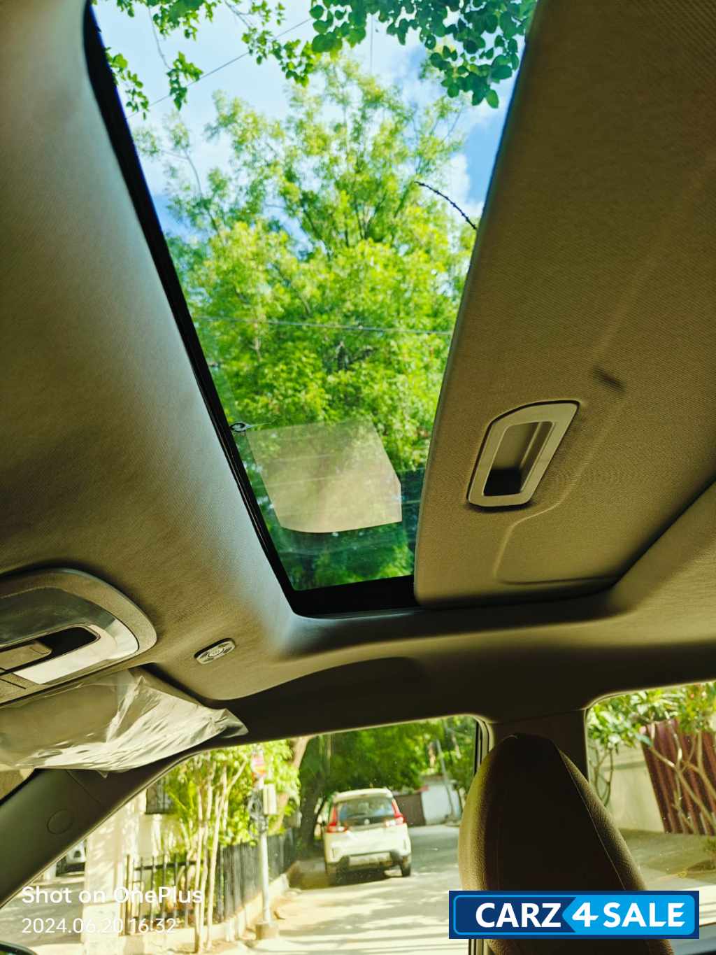 Aquamarine Mahindra XUV300 W6 AMT PETROL