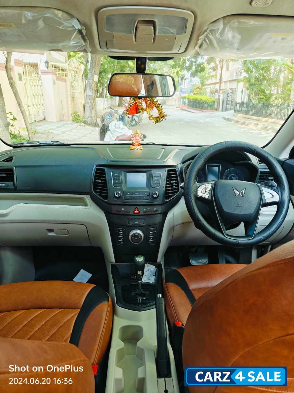 Aquamarine Mahindra XUV300 W6 AMT PETROL