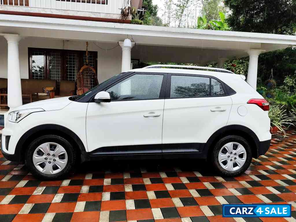 White Hyundai Creta 1.6 E plus VTVT