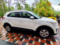 White Hyundai Creta 1.6 E plus VTVT