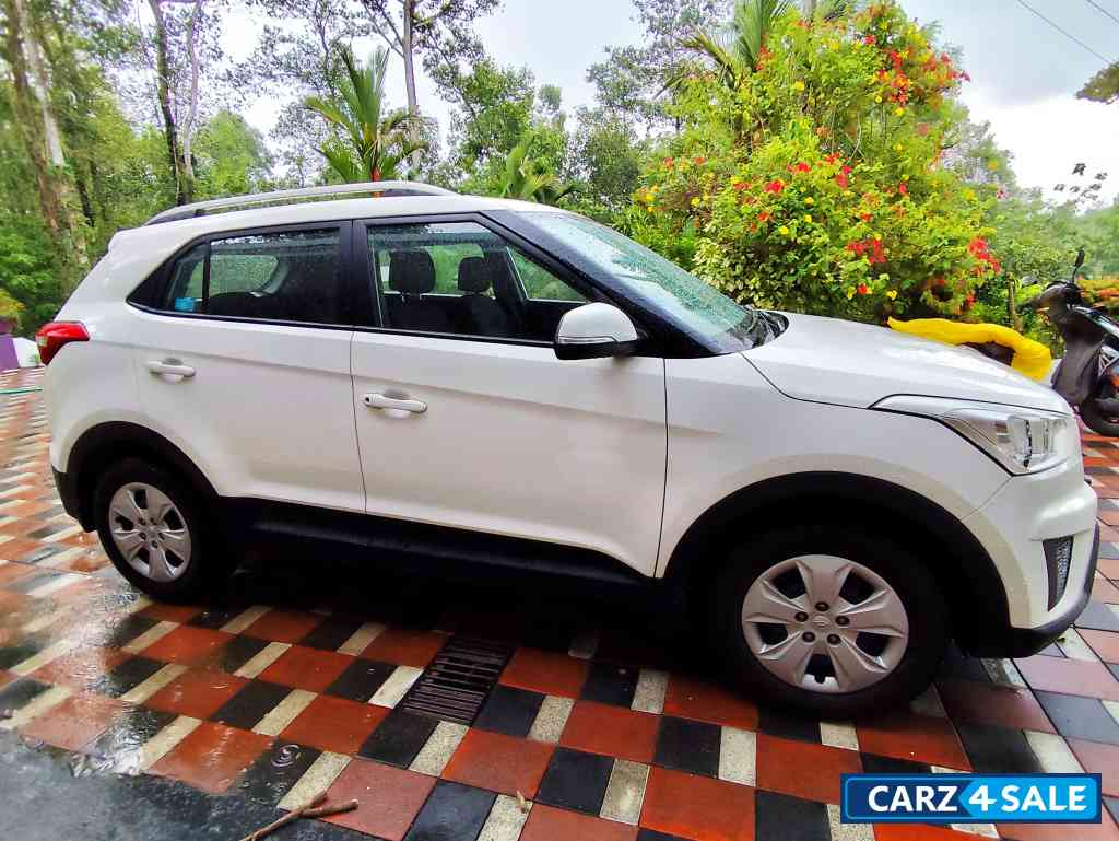 White Hyundai Creta 1.6 E plus VTVT