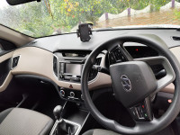 White Hyundai Creta 1.6 E plus VTVT