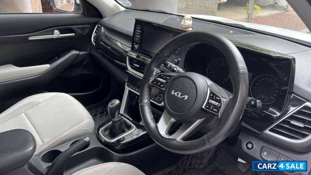 Pearl White Kia Seltos HTK Plus 1.5 Petrol