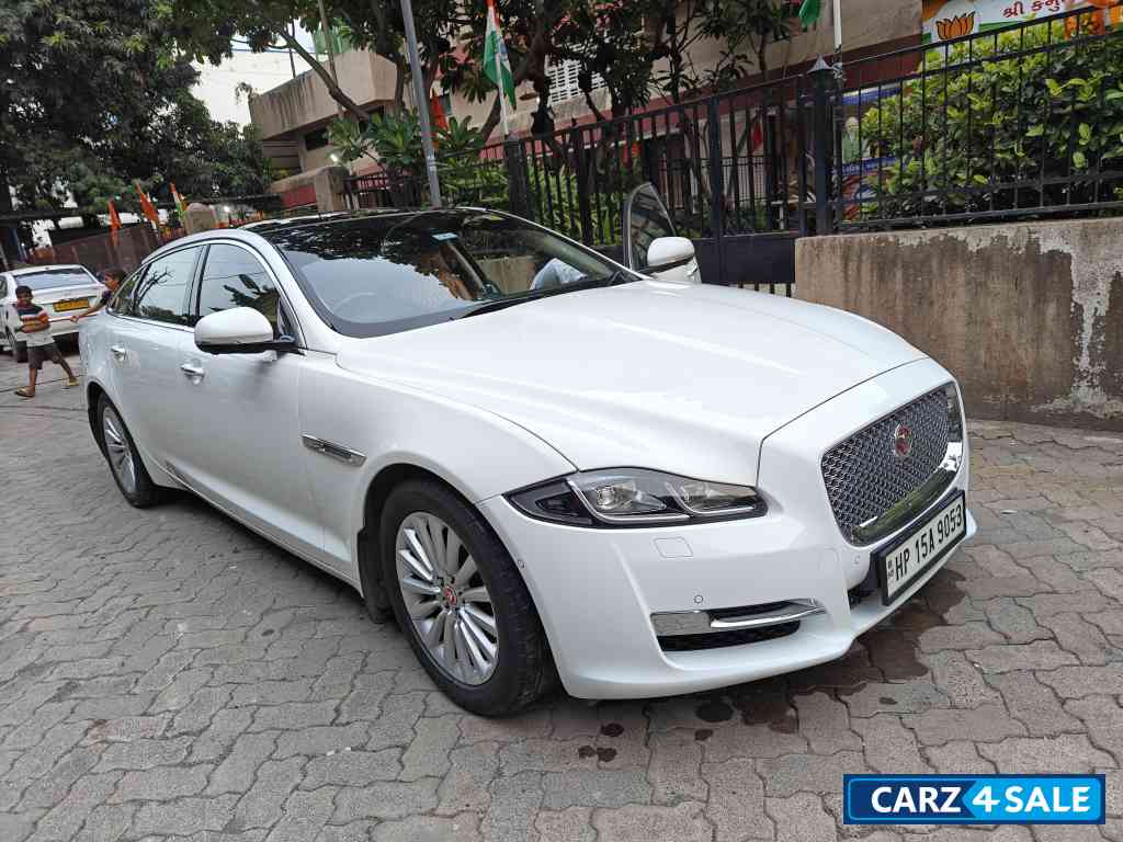 White Jaguar XJ L Portfolio