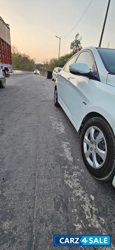 Hyundai Verna Optional