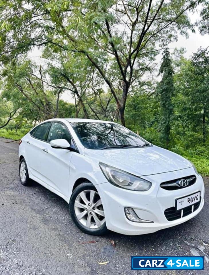 Whait Hyundai Verna sx1.6 opt