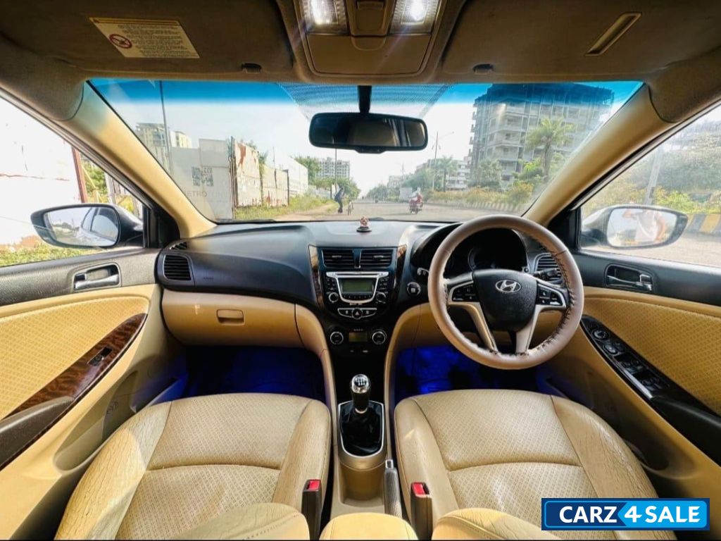 Whait Hyundai Verna sx1.6 opt