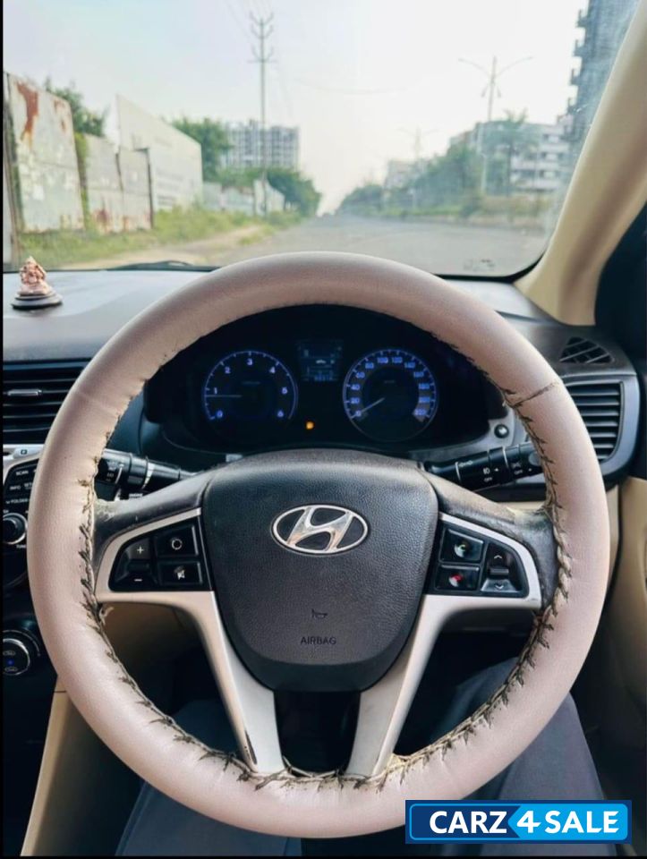 Whait Hyundai Verna sx1.6 opt