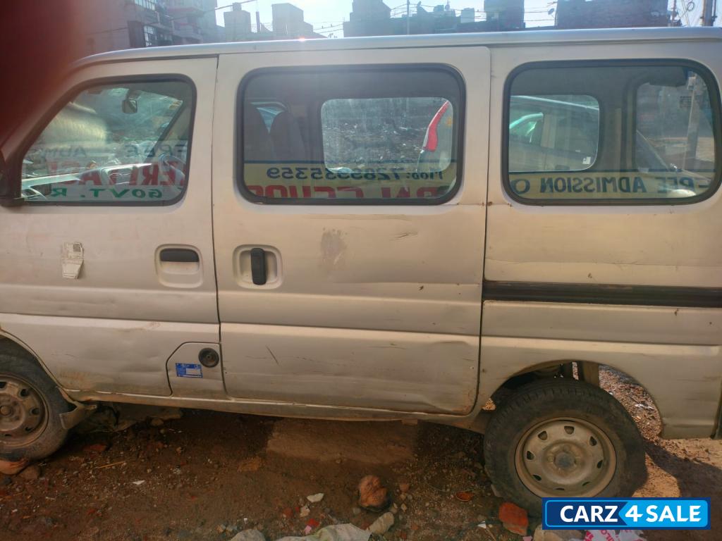 Gray Maruti Suzuki Eeco CNG