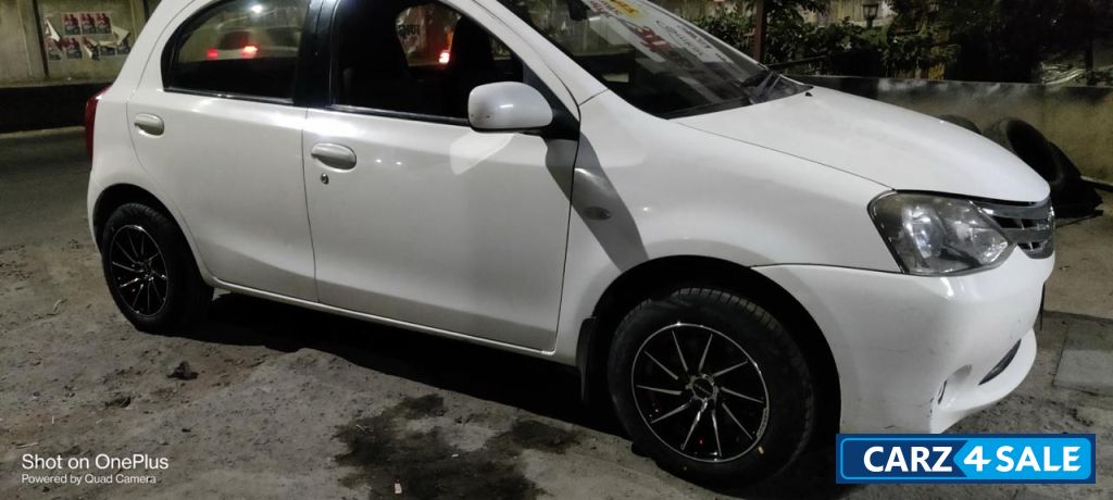 White Toyota Etios Liva GD