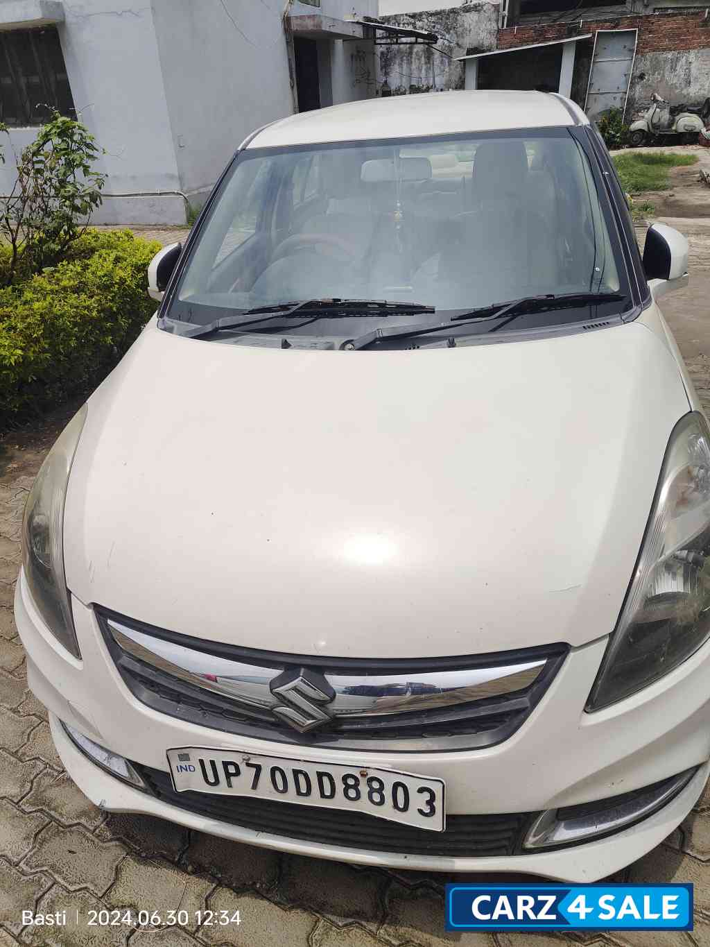 White Maruti Suzuki Dzire Vxi