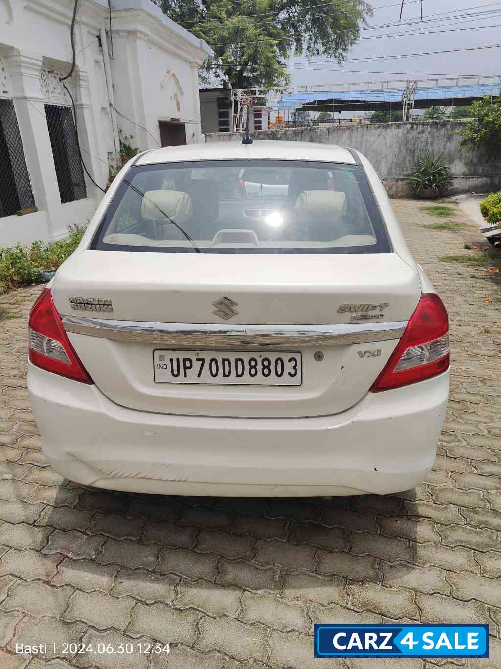White Maruti Suzuki Dzire Vxi