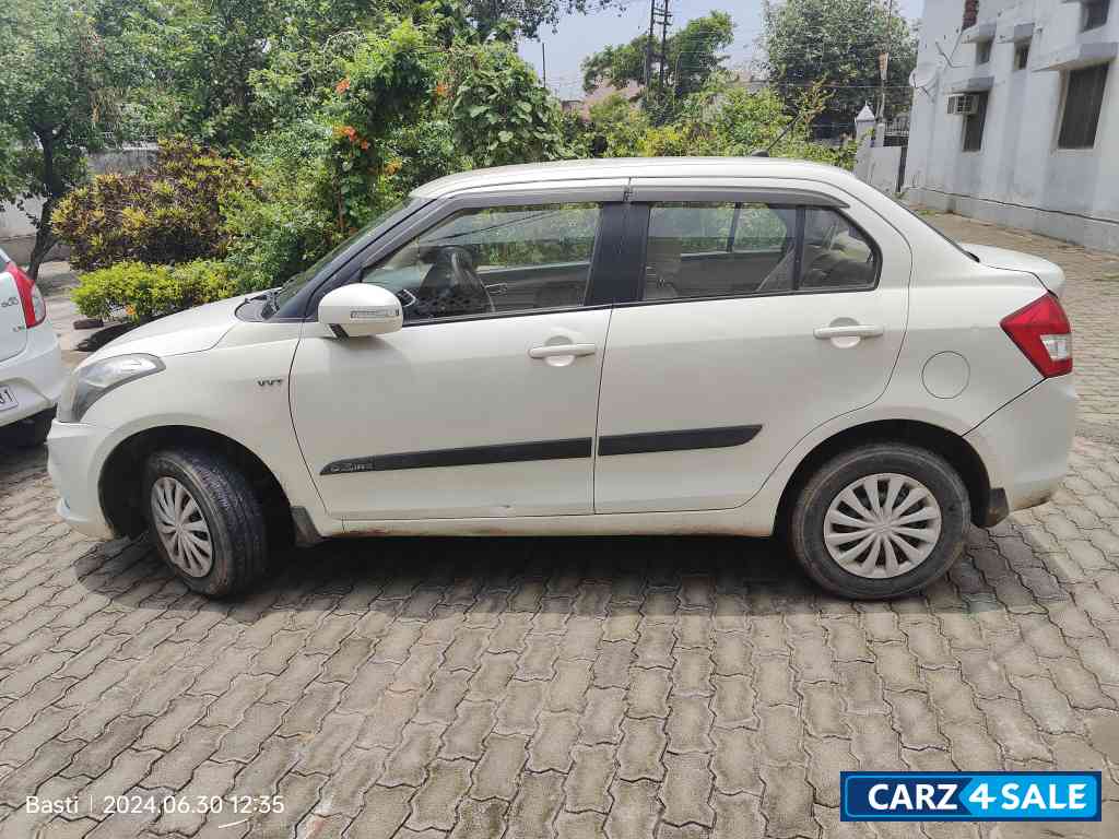 White Maruti Suzuki Dzire Vxi