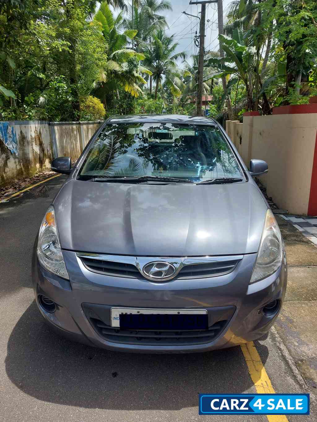 Grey Hyundai i20 Sportz