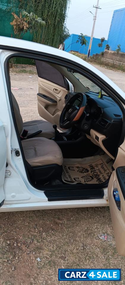 White Honda Amaze 1.5E i-DTEC