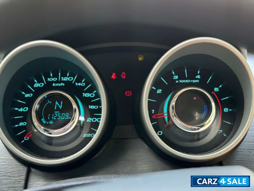 Mahindra XUV 500 W6 2016