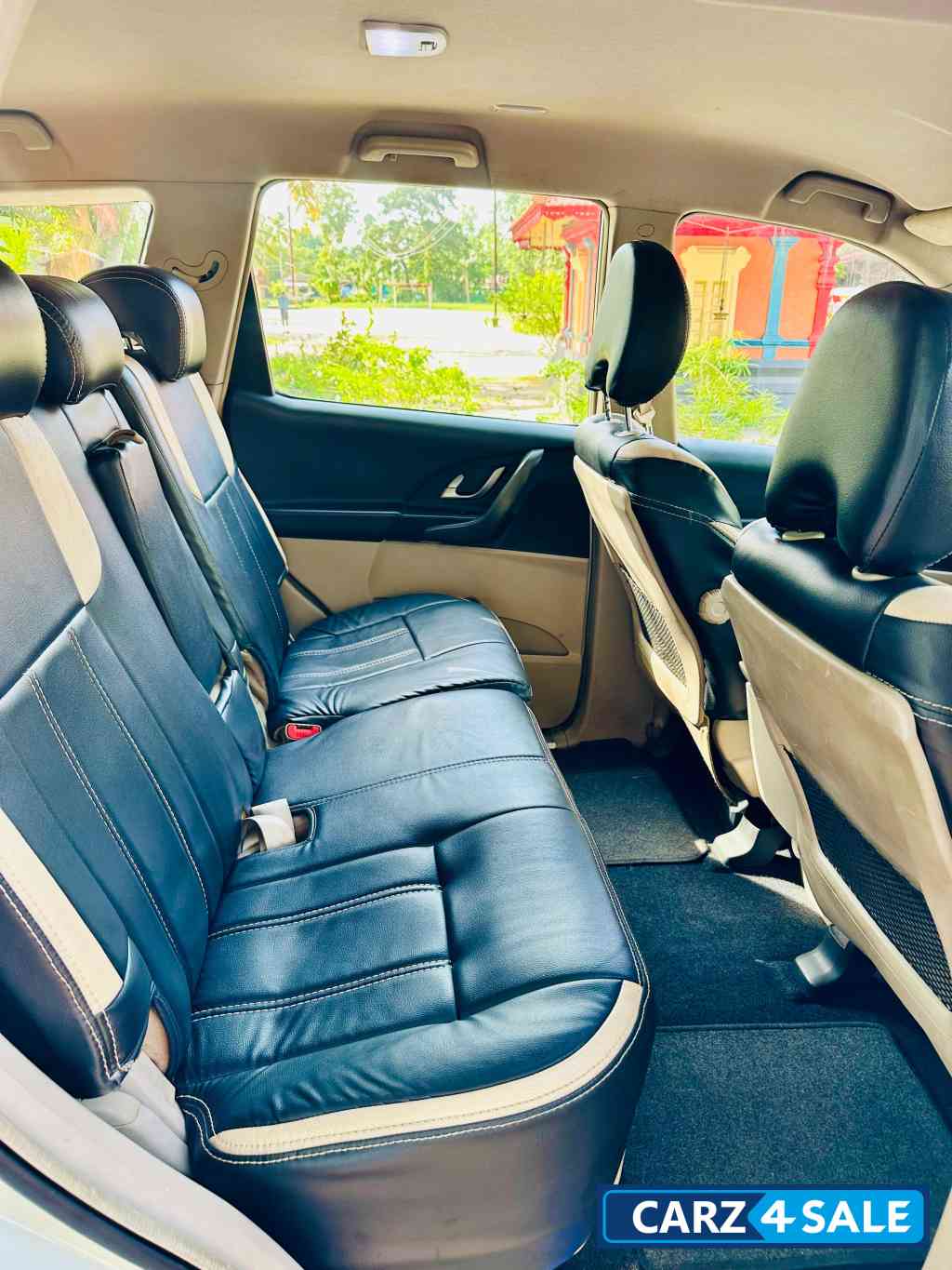 Mahindra XUV 500 W6 2016