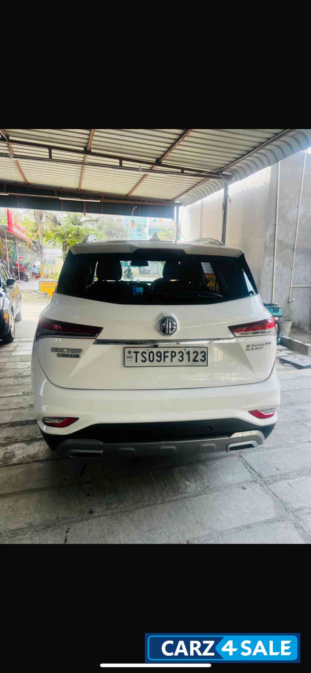 MG Hector Plus sharp2.0 Turbo