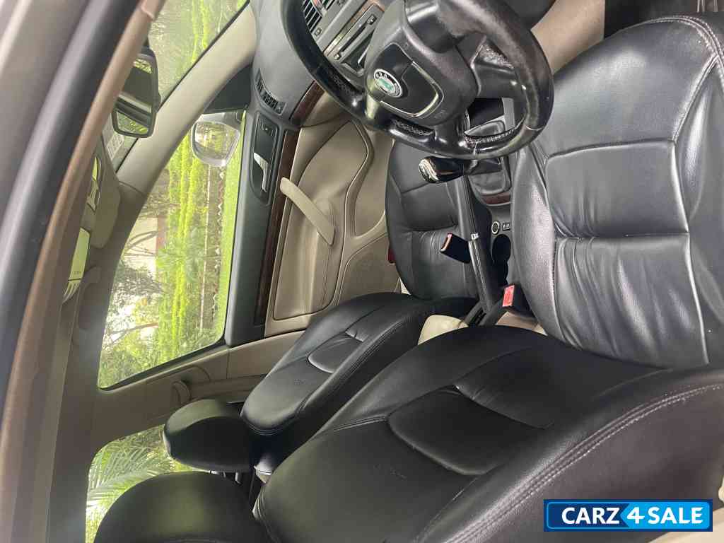 Grey Skoda Laura Elegance 2.0 TDI CR MT {200-2013}