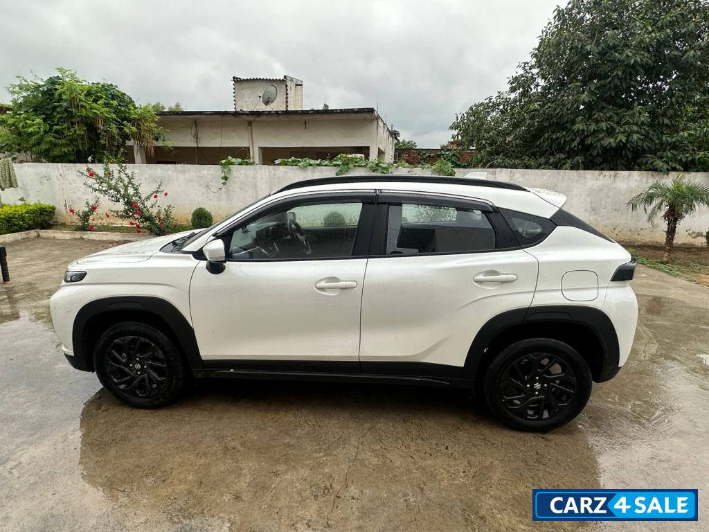 Arctic White Maruti Suzuki Fronx Delta plus MT