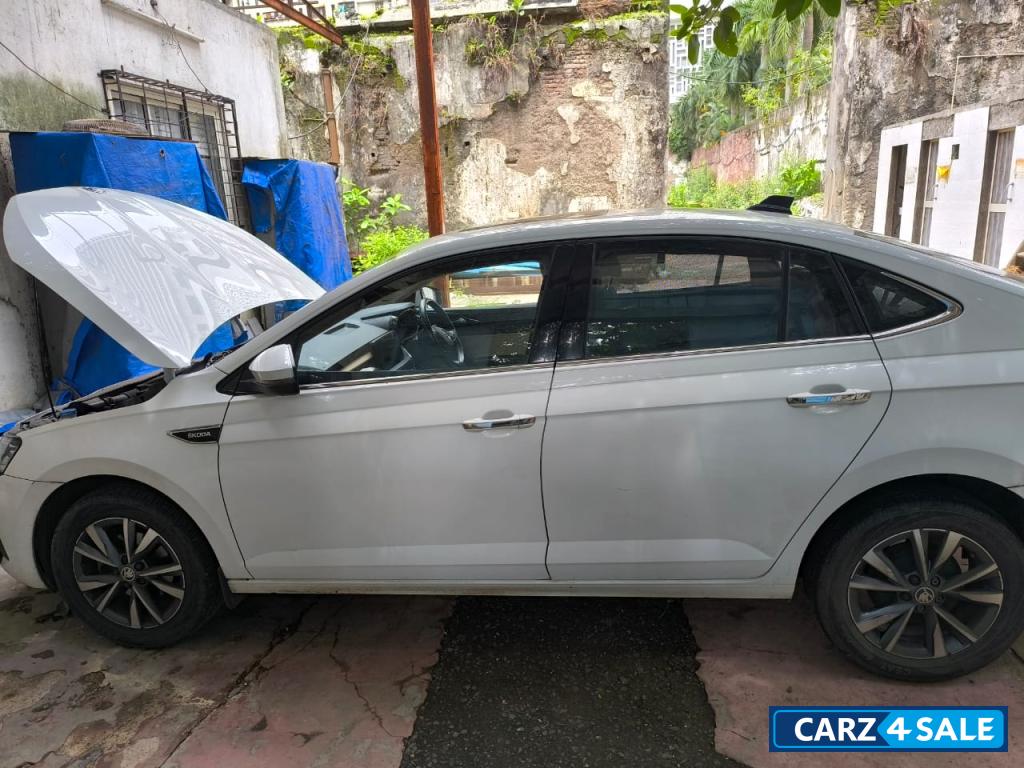 Candy White Skoda Slavia