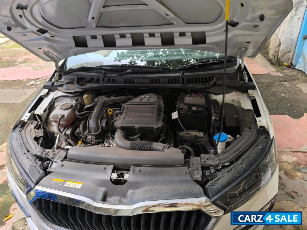 Candy White Skoda Slavia