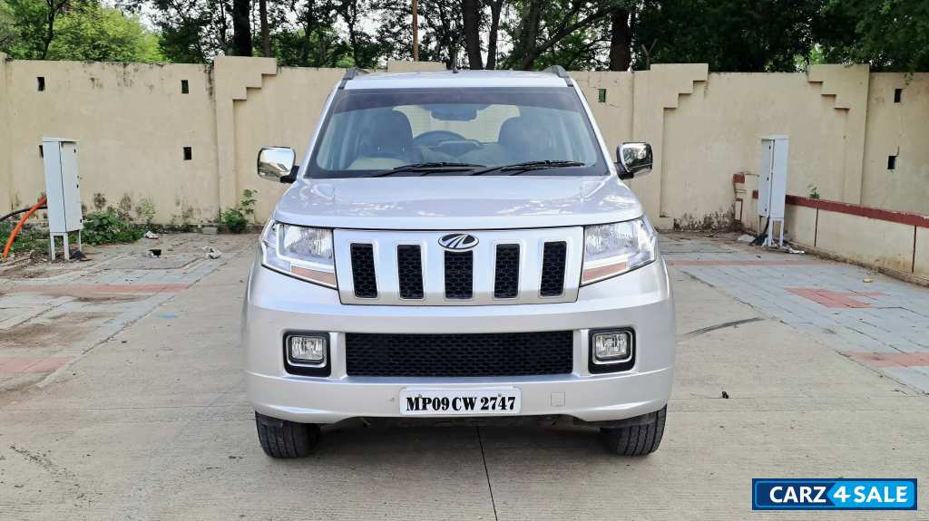 Mahindra TUV300 T8