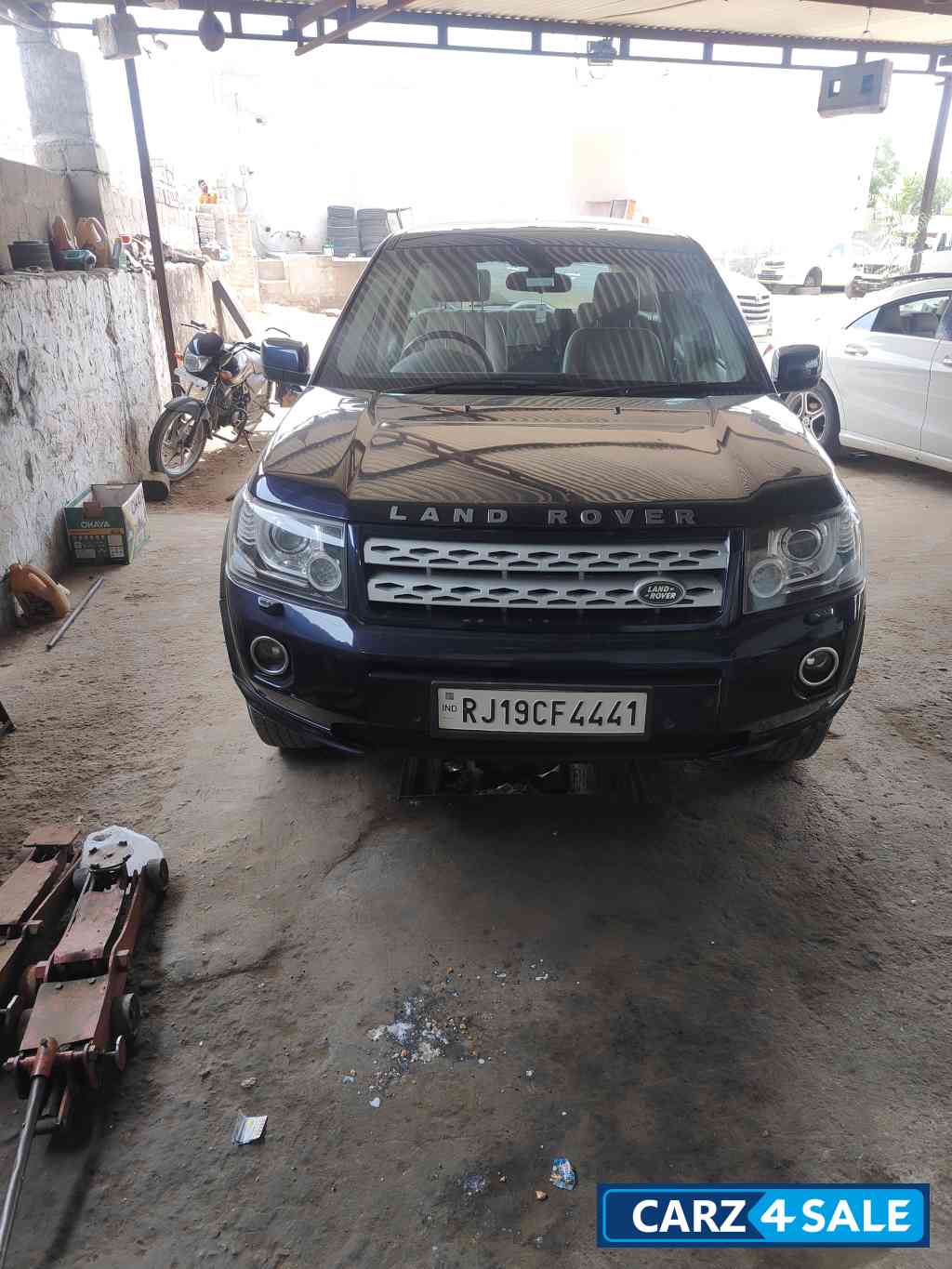 Blue Land Rover Freelander TD4 SE