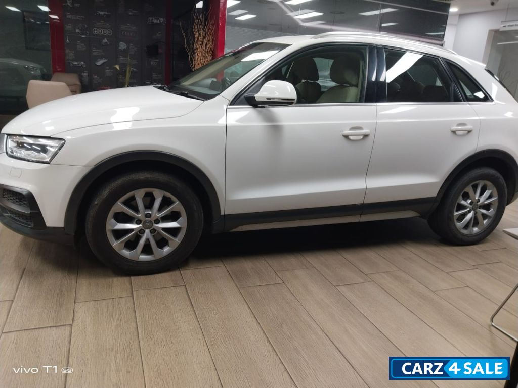 White Audi Q3 35 TDI PREMIUM PLUS