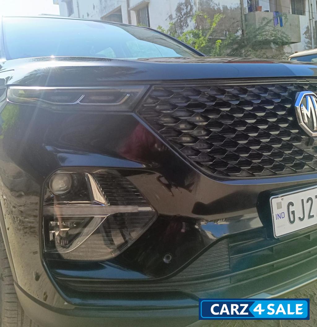 Black MG Hector Plus Sharp turbo cvt