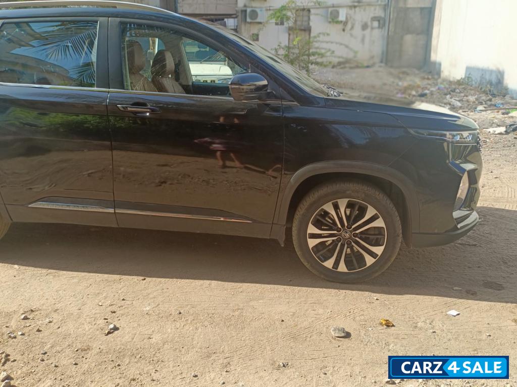 Black MG Hector Plus Sharp turbo cvt