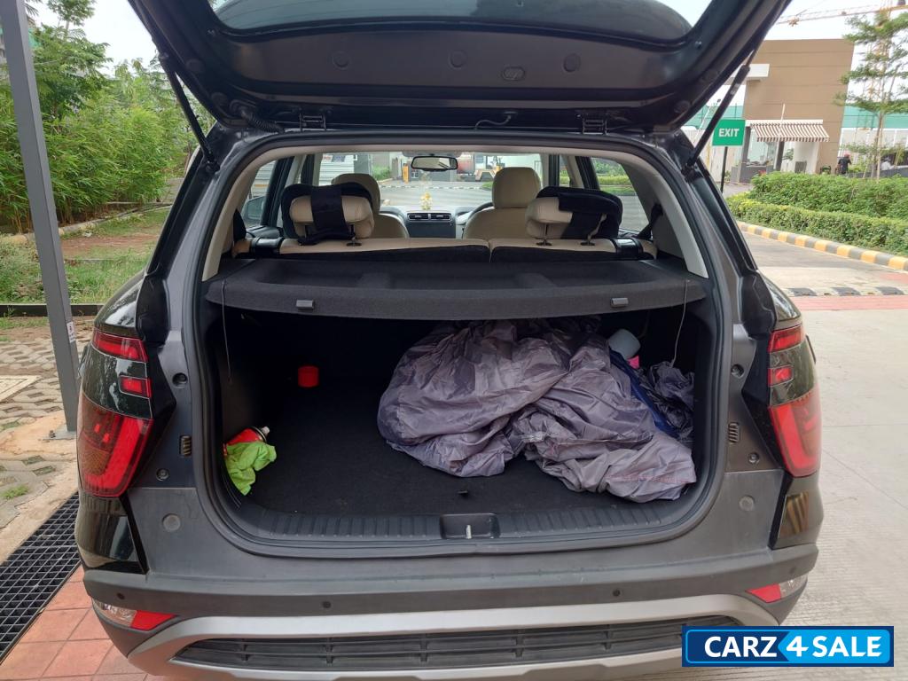 Black Hyundai Creta sx-petrol, Manual