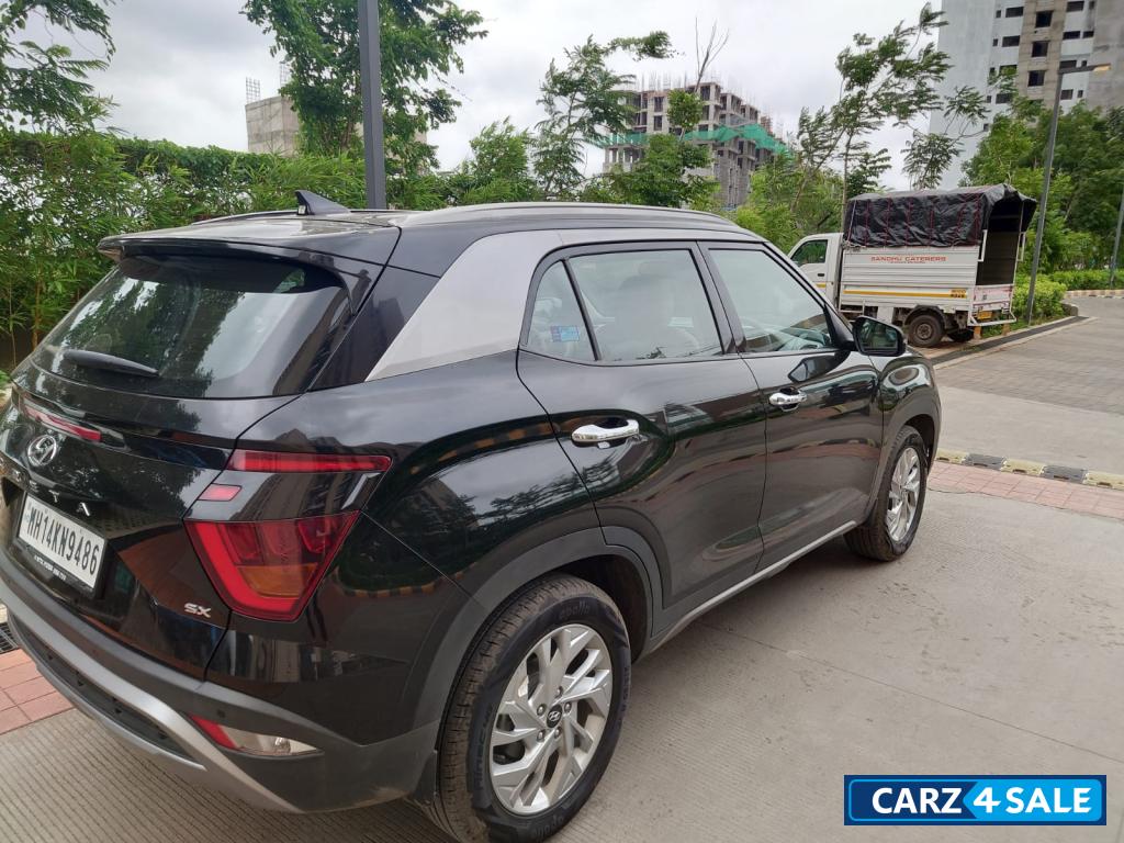 Black Hyundai Creta sx-petrol, Manual