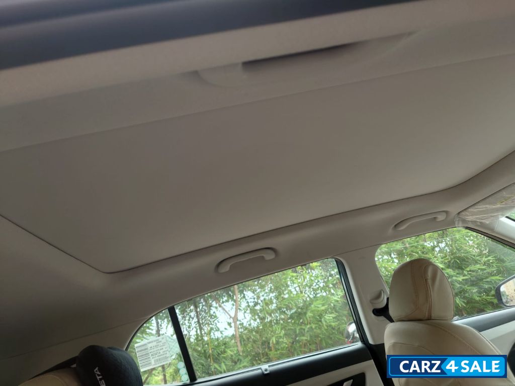 Black Hyundai Creta sx-petrol, Manual