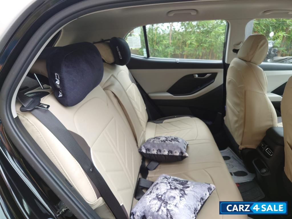 Black Hyundai Creta sx-petrol, Manual