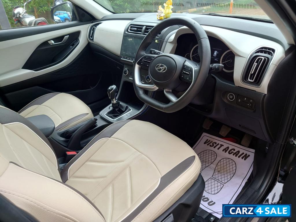 Black Hyundai Creta sx-petrol, Manual