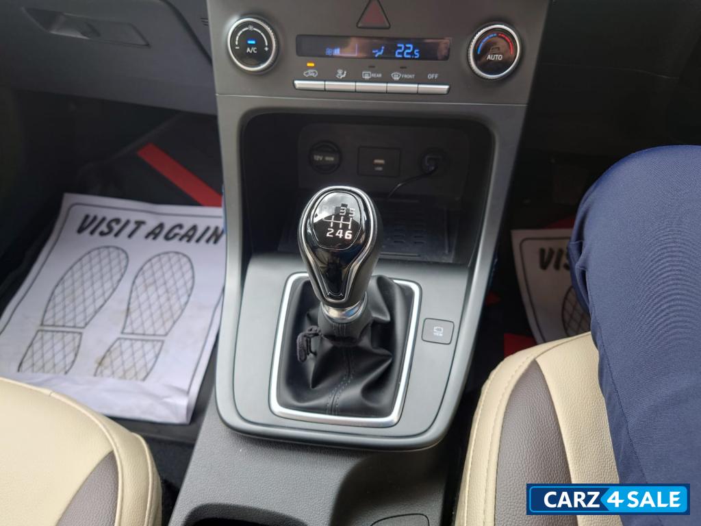 Black Hyundai Creta sx-petrol, Manual