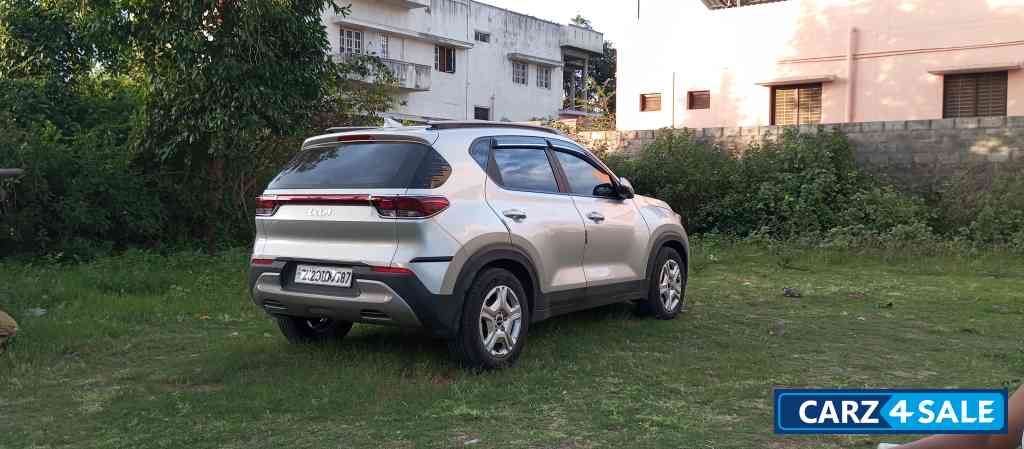 Silver Kia Sonet HTK+