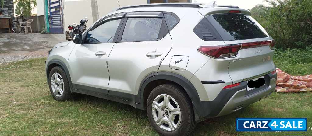 Silver Kia Sonet HTK+