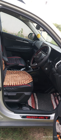 Silver Kia Sonet HTK+