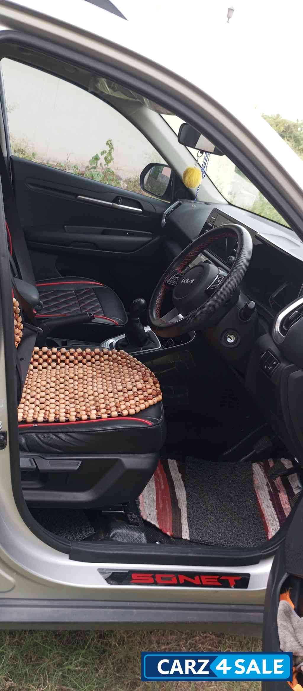 Silver Kia Sonet HTK+