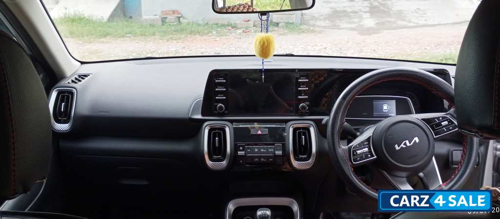 Silver Kia Sonet HTK+