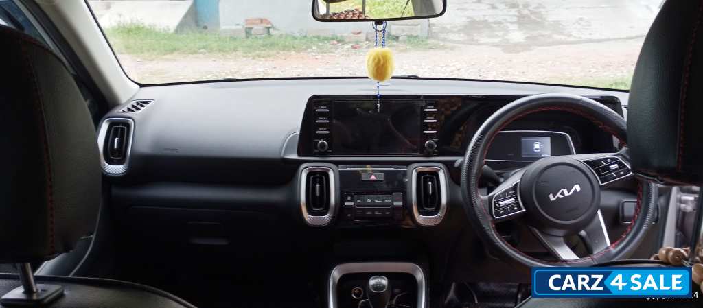 Silver Kia Sonet HTK+