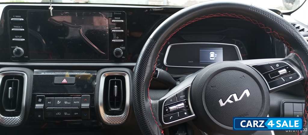 Silver Kia Sonet HTK+