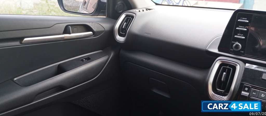 Silver Kia Sonet HTK+