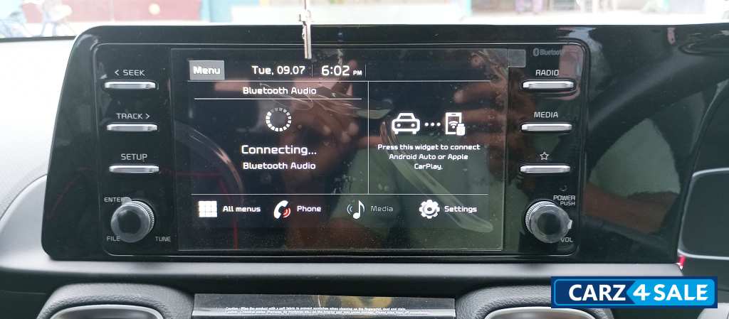 Silver Kia Sonet HTK+