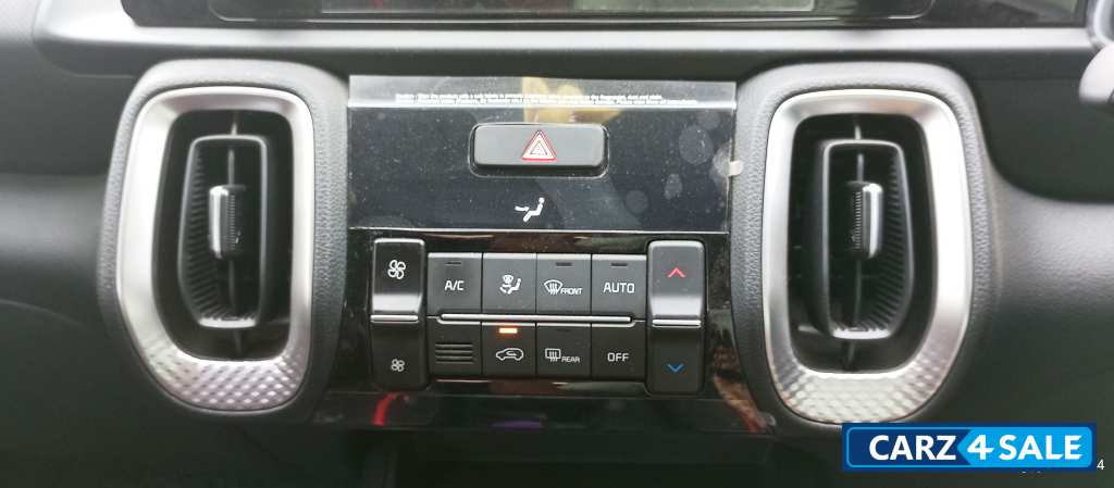 Silver Kia Sonet HTK+