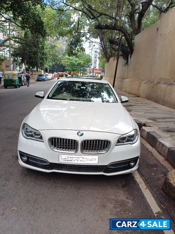 White BMW 5-Series 520D Modern Line